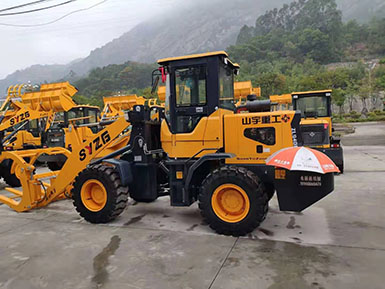 恭喜羅總喜提新車，山宇裝載機(jī)940走起，山宇重工，助您成功！
